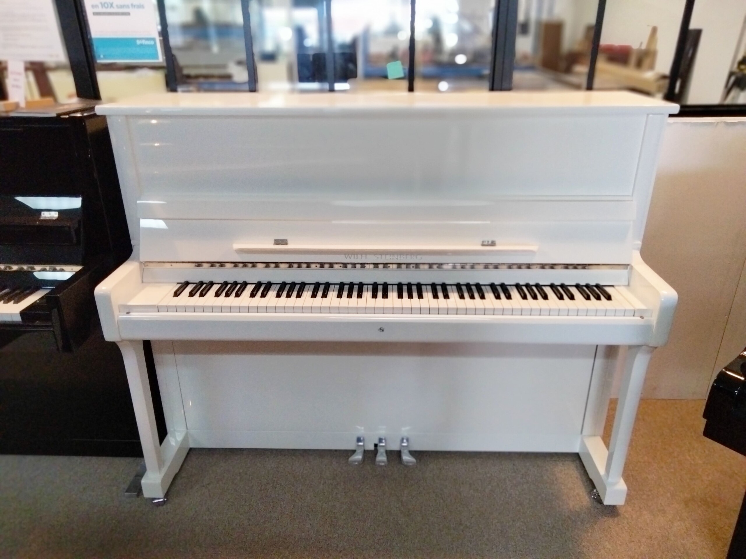PIANO DROIT WILH STEINBERG P118 BLANC - CHROME - N°303503