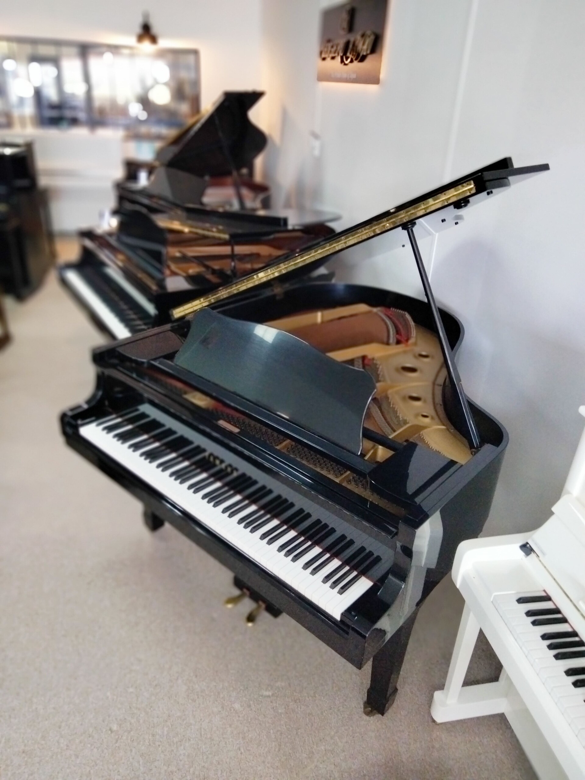 PIANO A QUEUE YAMAHA G2 - Occasion - Année 1981 – Image 2