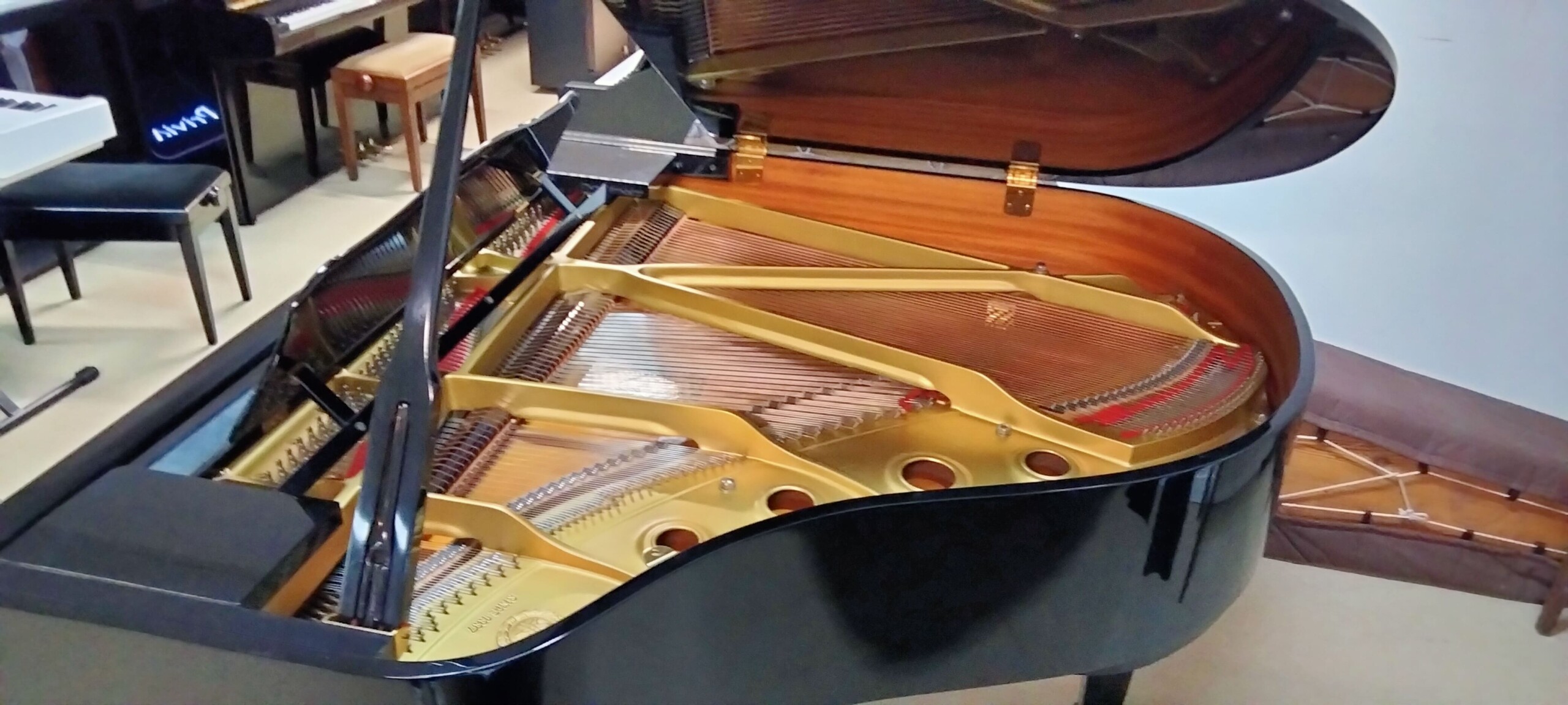 PIANO A QUEUE YAMAHA G1 NOIR – Image 3