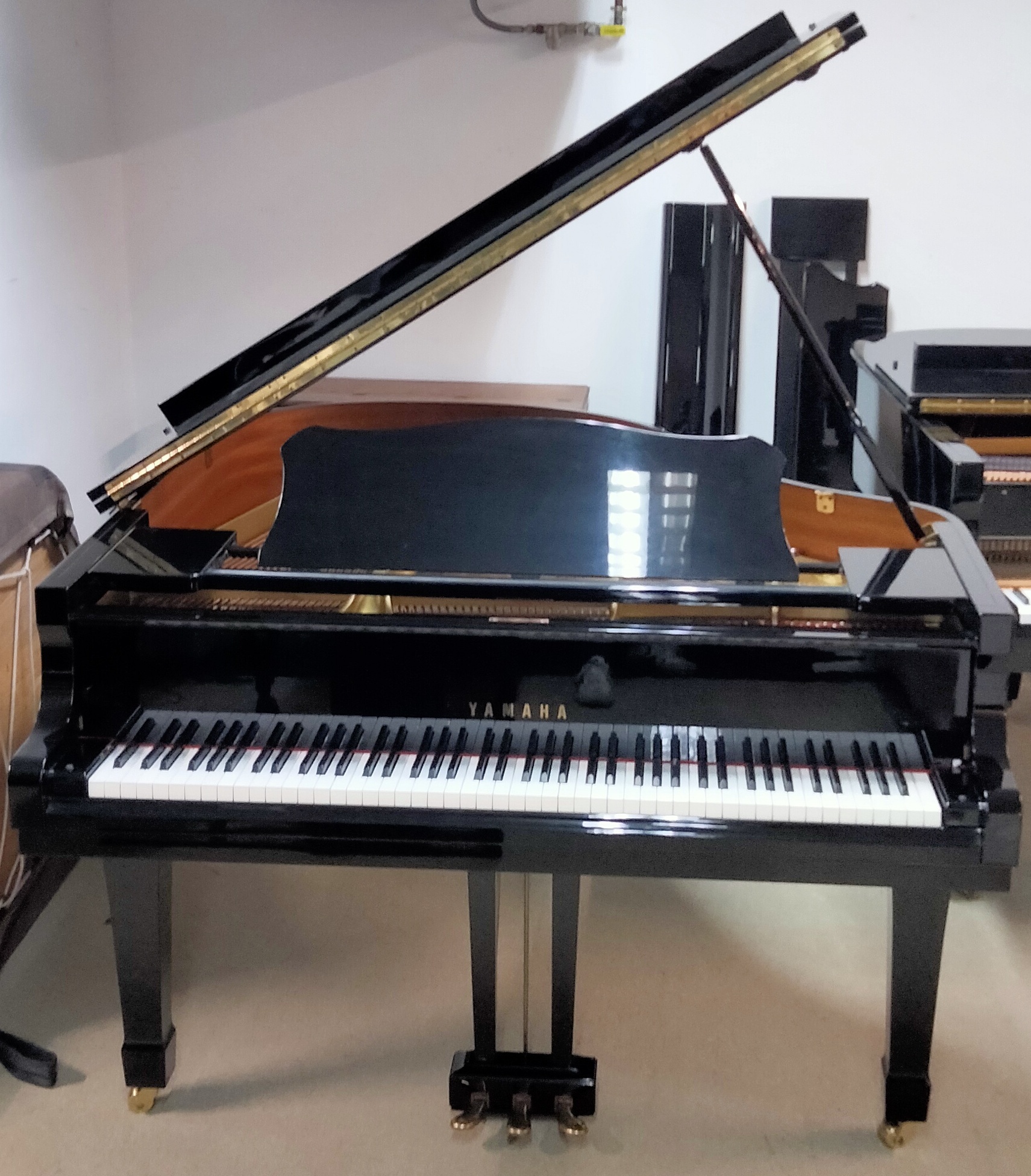 PIANO A QUEUE YAMAHA G1 NOIR – Image 4